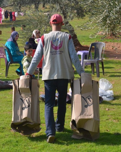 توزيع مدافئ ومواد تدفئة  في قرية حربنوش ل 50 عائلة