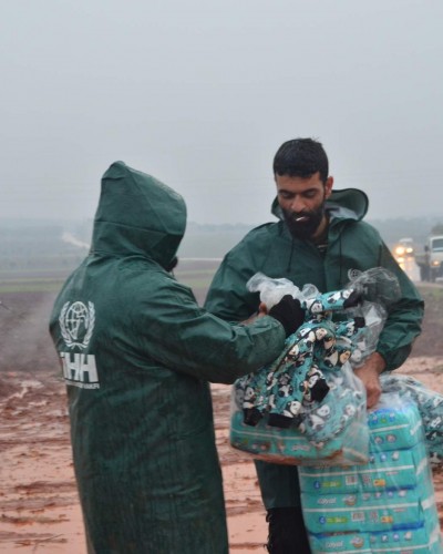 توزيع سلل غذائية وخيم ل65 عائلة