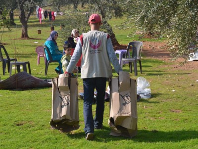 توزيع مدافئ ومواد تدفئة  في قرية حربنوش ل 50 عائلة