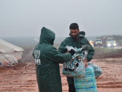 توزيع سلل غذائية وخيم ل65 عائلة