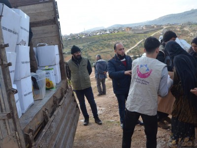 توزيع احتياجات خيم  في معرتمصرين ل 80 عائلة